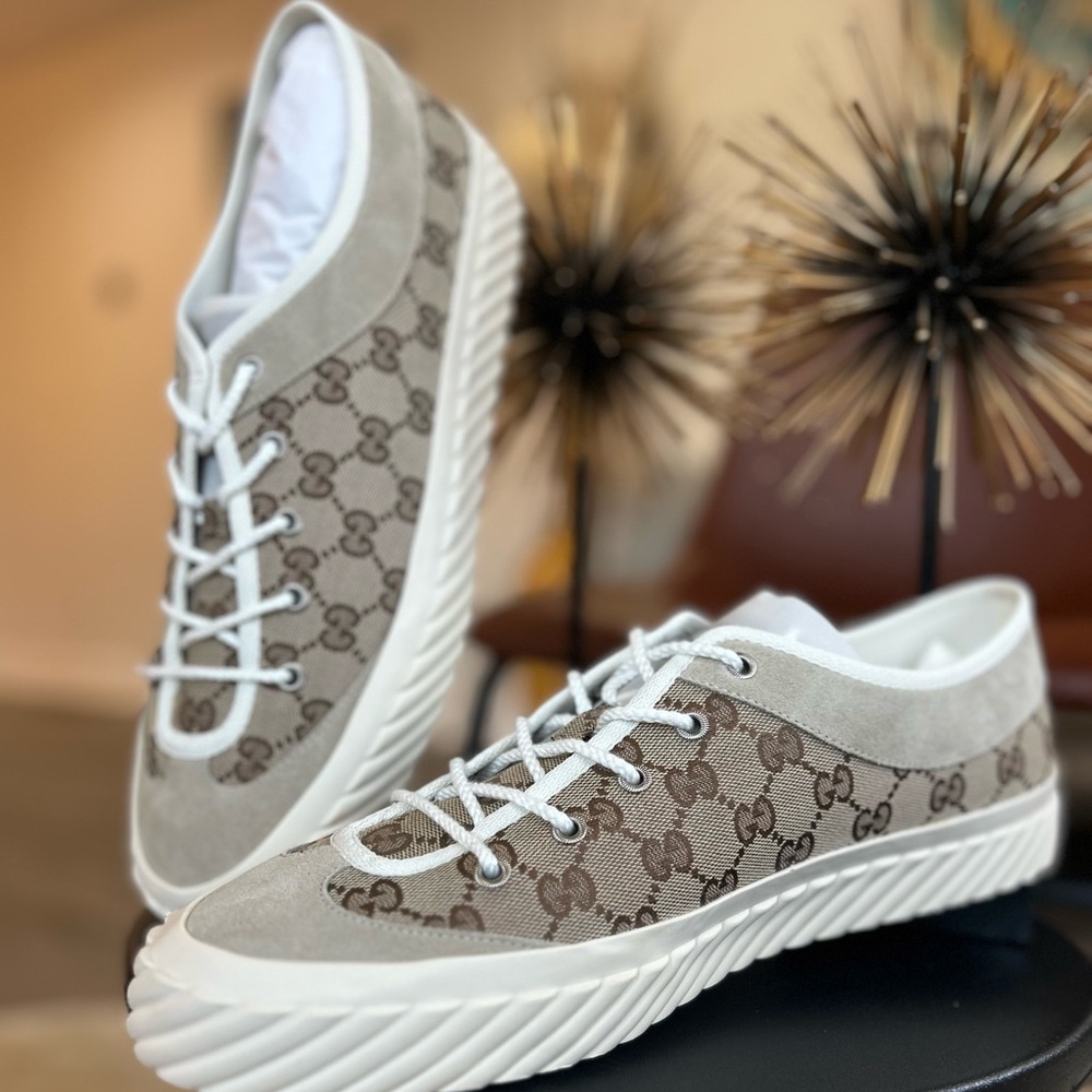 New with Box Gucci Men’s GG Canavs low top sneakers. Size US 12.